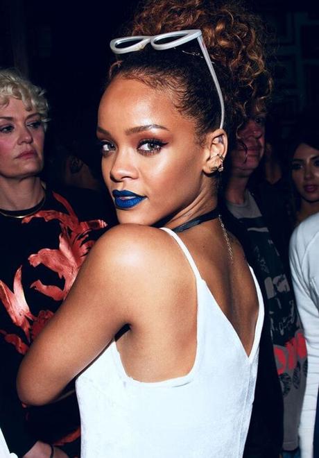 Rihanna labios azules Rihanna labios azules