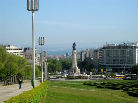 Lisboa. Plaza del Marqués de Pombal Lisboa. Avenida da Liberdade