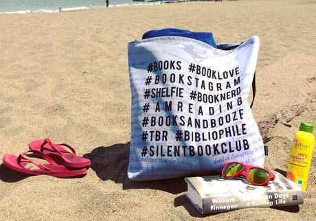 Ideas veraniegas para amantes de los libros: bolso de playa