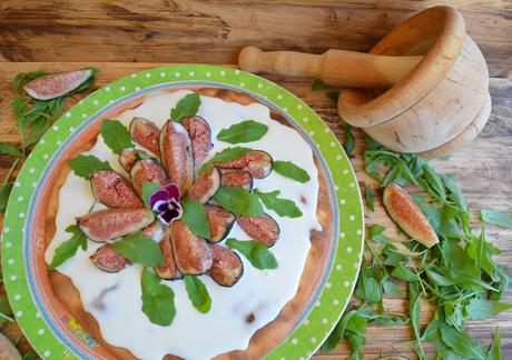 CREMA DE QUESO CABRA CON BREVAS Y RÚCULA CREMA DE QUESO CABRA CON BREVAS Y RÚCULA