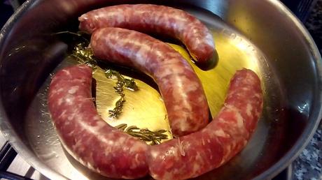Salchichas al vino blanco – Salsiccia al vino bianco salchichasalvino2