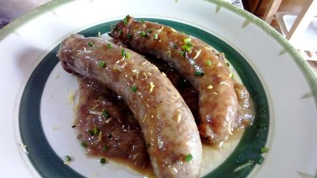 Salchichas al vino blanco - Salsiccia al vino bianco - Sausages braised in a white wine and onion sauce salchichasalvino5