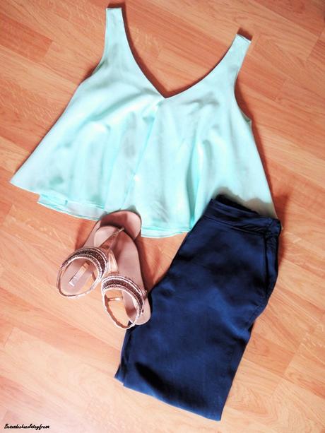 Como combinar pantalones capri en azul Como combinar pantalones capri en azul