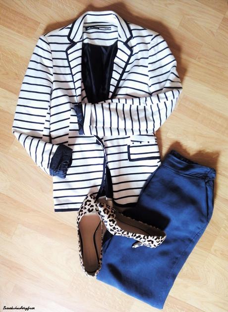Como combinar pantalones capri en azul Como combinar pantalones capri en azul