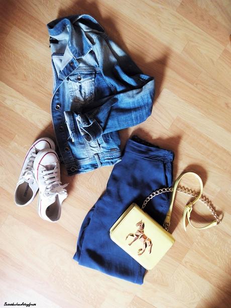 Como combinar pantalones capri en azul Como combinar pantalones capri en azul