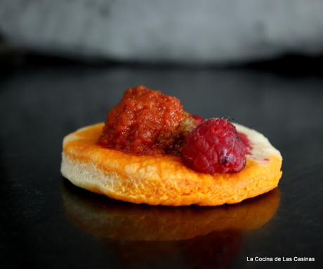 Mini Coca de Sobrasada, Pasta de Aceituna Arbequina y Frambuesa Mini Coca de Sobrasada, Pasta de Aceituna Arbequina y Frambuesa
