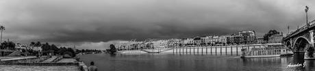 SEVILLA en BLANCO y NEGRO: ALREDEDORES DEL PUENTE DE ISABEL II y MERCADO DE TRIANA