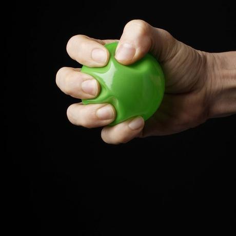 image Apretar una pelota de plástico podría estimular tu creatividad