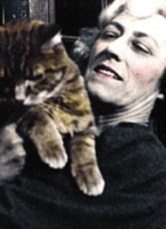 Gatos, astronomía y sir Patrick Moore Su madre Gertrude con Rufus