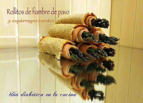 Rollitos de fiambre de pavo y espárragos verdes Rollitos de fiambre de pavo y espárragos verdes