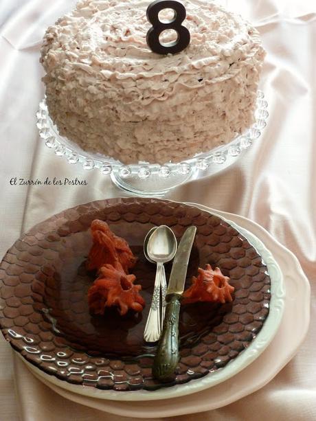 Tarta de Bizcocho de Cacao con Flores de Hibisco y Fresas. SORTEO Tarta de Bizcocho de Cacao con Flores de Hibisco y Fresas. SORTEO