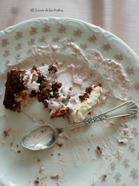 Tarta de Bizcocho de Cacao con Flores de Hibisco y Fresas. SORTEO Tarta de Bizcocho de Cacao con Flores de Hibisco y Fresas. SORTEO