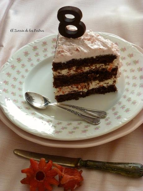 Tarta de Bizcocho de Cacao con Flores de Hibisco y Fresas. SORTEO Tarta de Bizcocho de Cacao con Flores de Hibisco y Fresas. SORTEO