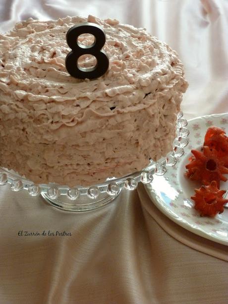Tarta de Bizcocho de Cacao con Flores de Hibisco y Fresas. SORTEO Tarta de Bizcocho de Cacao con Flores de Hibisco y Fresas. SORTEO