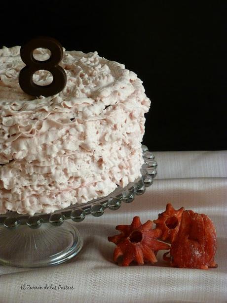 Tarta de Bizcocho de Cacao con Flores de Hibisco y Fresas. SORTEO Tarta de Bizcocho de Cacao con Flores de Hibisco y Fresas. SORTEO