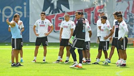 Chivas viajó a EU para partidos de preparación Chivas viajó a EU para partidos de preparación
