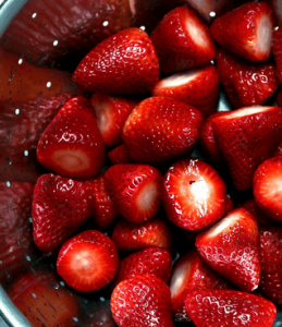 Receta de Helado de fresas con queso y galletas fresas