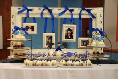 Mesa de dulces y manualidades para una fiesta de graduación Mesa de dulces y manualidades para una fiesta de graduación