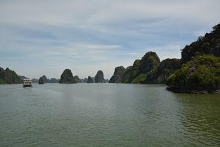 Halong Bay- una de las 7 maravillas naturales del mundo