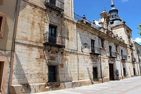El Burgo de Osma. Cuatro estilos en una sola catedral. Románico, Gótico, Barroco y Renacentista. ¿Quieres verlo? El Burgo de Osma. Cuatro estilos en una sola catedral. Románico, Gótico, Barroco y Renacentista. ¿Quieres verlo?