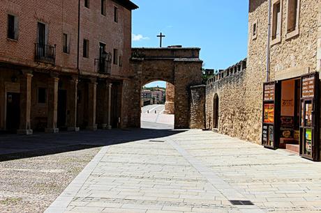 El Burgo de Osma. Cuatro estilos en una sola catedral. Románico, Gótico, Barroco y Renacentista. ¿Quieres verlo? El Burgo de Osma. Cuatro estilos en una sola catedral. Románico, Gótico, Barroco y Renacentista. ¿Quieres verlo?