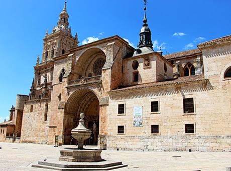 El Burgo de Osma. Cuatro estilos en una sola catedral. Románico, Gótico, Barroco y Renacentista. ¿Quieres verlo? El Burgo de Osma. Cuatro estilos en una sola catedral. Románico, Gótico, Barroco y Renacentista. ¿Quieres verlo?