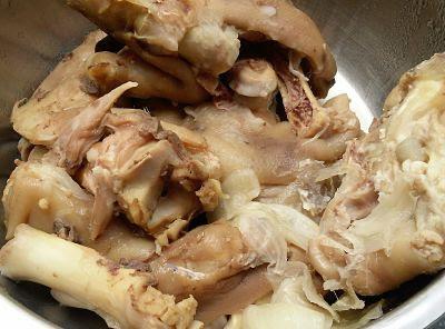 Manitas de Cerdo en Salsa de Tomate Manitas de Cerdo en Salsa de Tomate