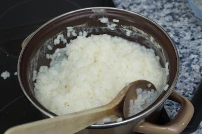 Arroz con verduras, tomate y plátano