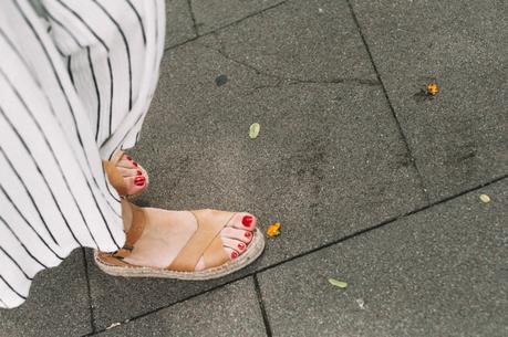 Look del Día: Striped Jumpsuit & Polka Shoes Camiseta, mono Bershka, Sandalias Polka Shoes, sombrero Lack of Color, Bolso Pepe Moll