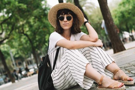 Look del Día: Striped Jumpsuit & Polka Shoes Camiseta, mono Bershka, Sandalias Polka Shoes, sombrero Lack of Color, Bolso Pepe Moll