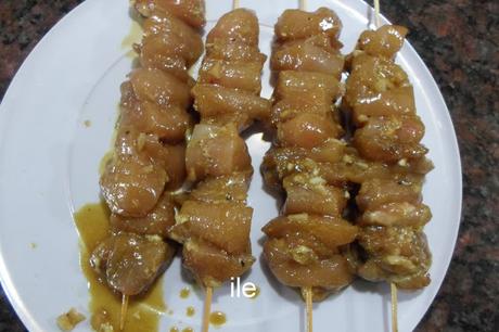 Brochetas de pollo estilo thai