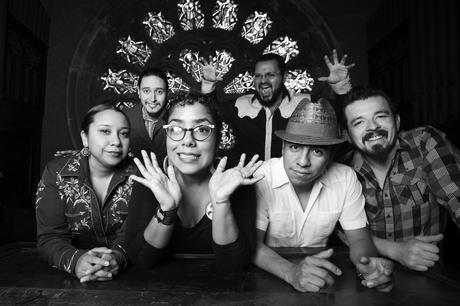 Vámonos a L.A. con La Santa Cecilia Vámonos a L.A. con La Santa Cecilia