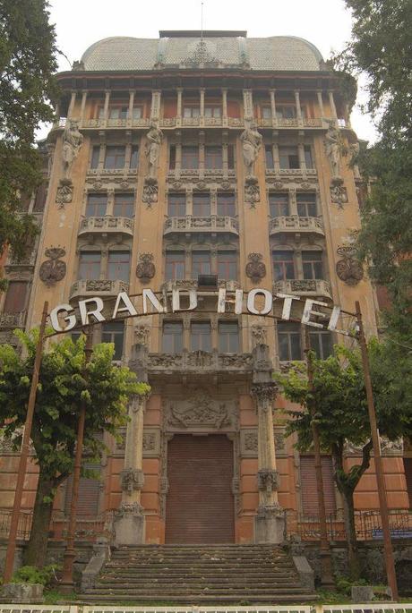 Un gran hotel abandonado que fue imagen de la dolce vita. Hotel abandonado San Pellegrino