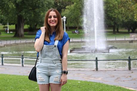 Perfecta en verano con peto vaquero Perfecta en verano con peto vaquero