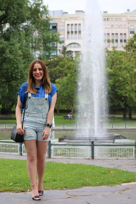 Perfecta en verano con peto vaquero Perfecta en verano con peto vaquero