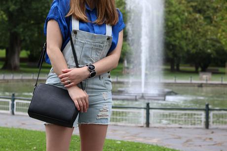 Perfecta en verano con peto vaquero Perfecta en verano con peto vaquero