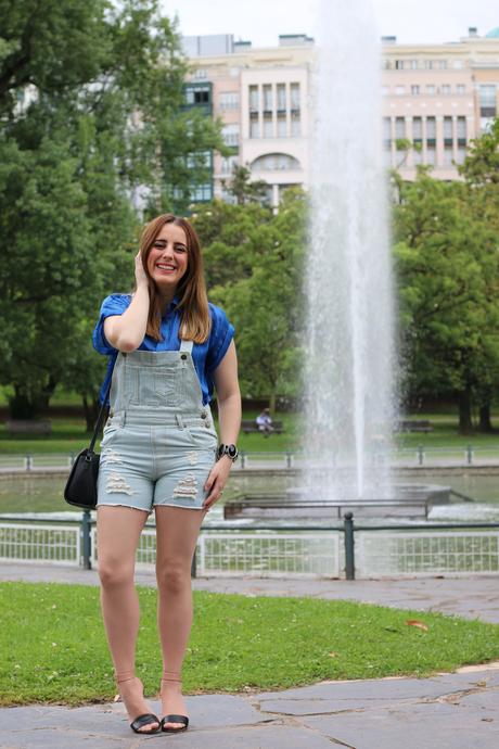 Perfecta en verano con peto vaquero Perfecta en verano con peto vaquero