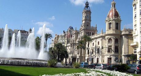 ~♥ Top Ten (Tuesday) #47 : Actividades veraniegas favoritas, que no sean leer. http://www.lotelito.com/wp-content/uploads/plaza-del-ayuntamiento-valencia-hotel-zona-centro-valencia.jpg