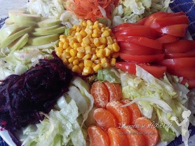 Ensalada multicolor de frutas y hortalizas