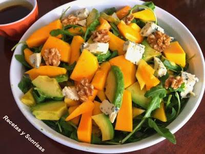 ENSALADA DE MANGO , RUCULA Y AGUACATE ENSALADA DE MANGO , RUCULA Y AGUACATE