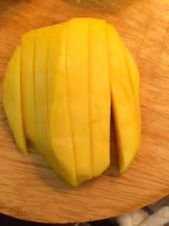 ENSALADA DE MANGO , RUCULA Y AGUACATE ENSALADA DE MANGO , RUCULA Y AGUACATE