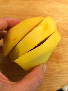 ENSALADA DE MANGO , RUCULA Y AGUACATE ENSALADA DE MANGO , RUCULA Y AGUACATE