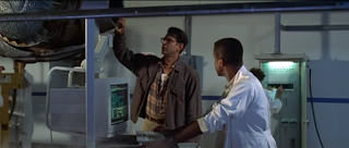 Jeff Goldblum en el Área 51 donde investigan con PC una nave alien Jeff Goldblum en el Área 51 donde investigan con PC una nave alien