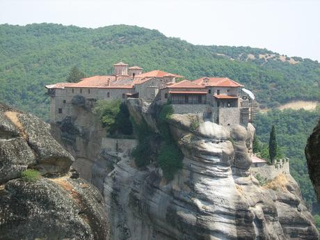 Meditando en los Monasterios de Meteora en Grecia Meditando en los Monasterios de Meteora en Grecia