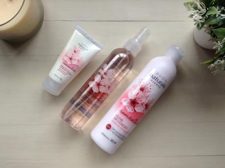 Nueva linea Avon Naturals Cherry Blossom