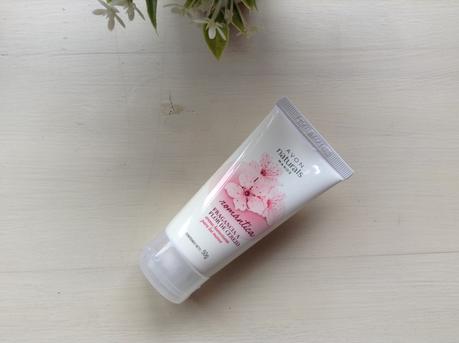 Nueva linea Avon Naturals Cherry Blossom