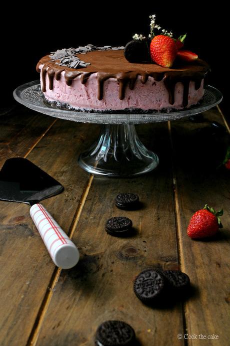 Cheesecake helado de fresas, chocolate y Oreo cheesecake-de-fresa, tarta-helada-de-fresa, strawberry-cheesecake
