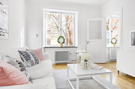 Un salón NÓRDICO-CLÁSICO RENOVADO con toques de rosa cuarzo! Un salón NÓRDICO-CLÁSICO RENOVADO con toques de rosa cuarzo!