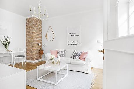 Un salón NÓRDICO-CLÁSICO RENOVADO con toques de rosa cuarzo! Un salón NÓRDICO-CLÁSICO RENOVADO con toques de rosa cuarzo!