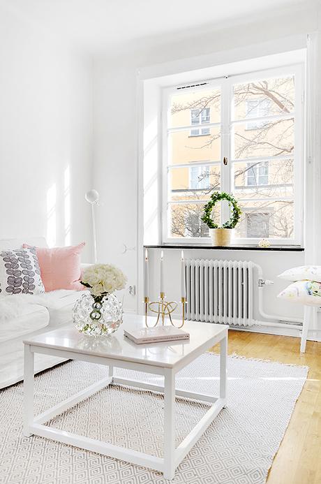 Un salón NÓRDICO-CLÁSICO RENOVADO con toques de rosa cuarzo! Un salón NÓRDICO-CLÁSICO RENOVADO con toques de rosa cuarzo!